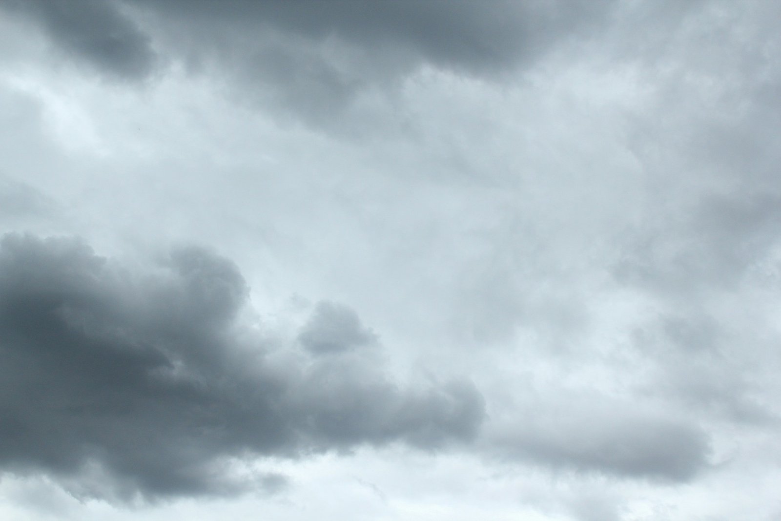 Nuvens escuras de fundo